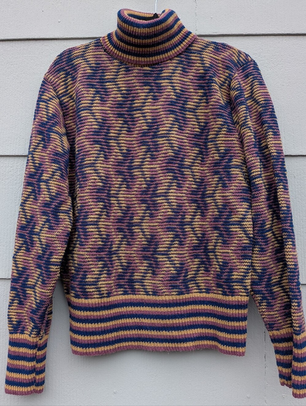 Vintage Women's Multicolor Striped Turtleneck Sweater
